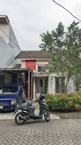 Disewakan rumah hook dekat stasiun cisauk di serpong garden 1