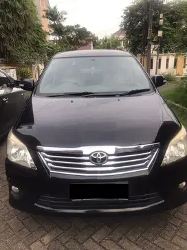 Dijual Mobil Toyota Kijang Innova 2.0 V A/T 2012 Bensin