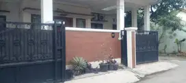Rumah baru renovasi di perumahan Jatijajar  2 lantai LB 300, disewakan