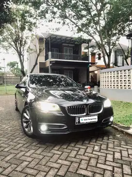 BMW 520i Luxury 2015 Like New