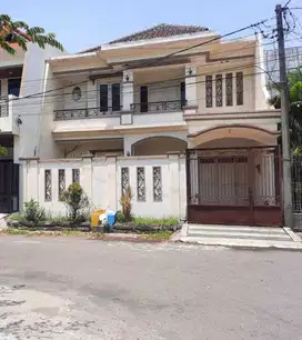 Rumah 2 Lantai Bagus SHM di Dharmahusada Siap Huni