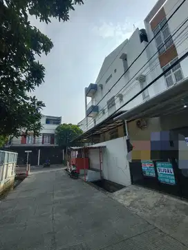 Rumah siap huni 3 lantai semifurnished di duri kepa jakbar