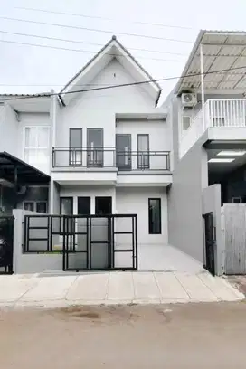 Di jual Rumah cantik, 2 lantai semi furnished di Kencana Loka BSD