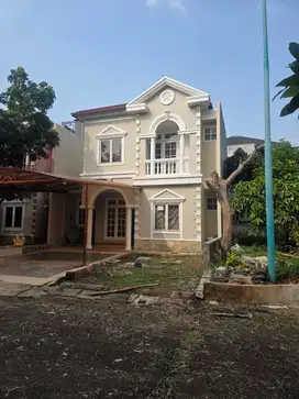 Rumah siap huni, Renovasi, Barat, 2 Lantai, di Cluster Modernland