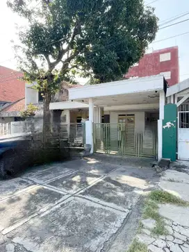 Rumah Pucang Anom Double Way