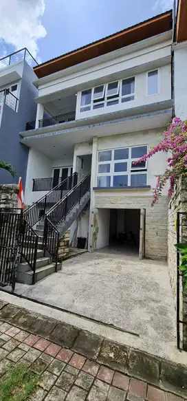 rumah minimalis 3 lantai di nusa dua, full view, kawasan elit,murah