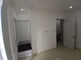 Dijual Rumah Hoek Taman Semanan Indah Jakarta Barat