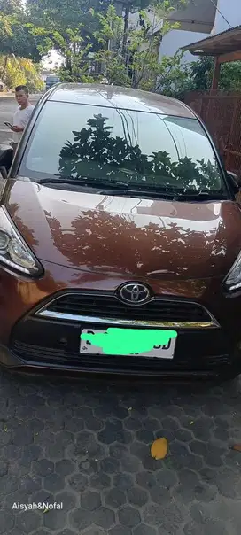 Toyota sienta V 2016