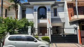JUAL Rumah Babatan Pratama Depan Taman Mewah dan Siap Huni Surabaya