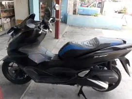 Honda PCX CBS 2021 BU Hitam