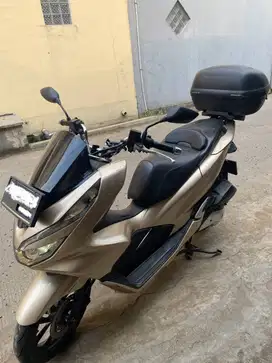 HONDA PCX 150 TAHUN 2018 GOLD