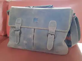 Tas laptop selempang pria kulit merk Reven