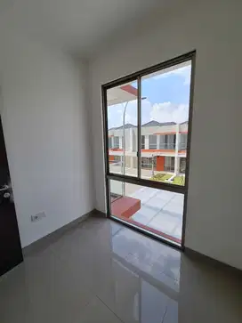 DISEWA RUMAH PIK 2 UK 8x10 (2 LANTAI) ADA KITCHEN SET DI CLUSTER DANAU