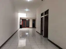 Disewakan rumah di kembar mas siap huni