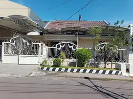 Dijual Rumah Strategis Manyar Rejo