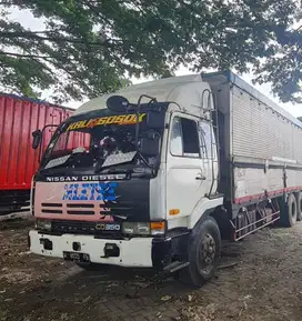 Truk Tronton Wingbox