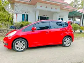 Dijual mobil Honda jazz
