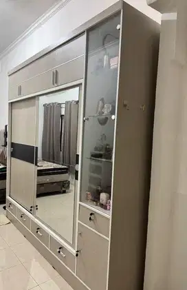 Lemari 6 pintu slid