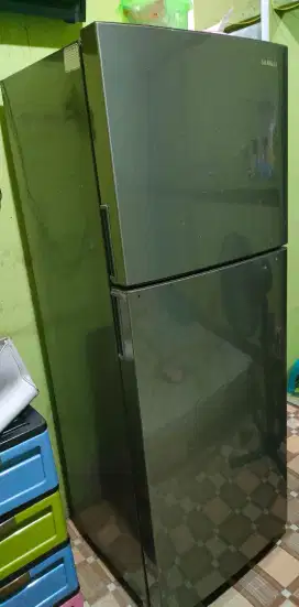 dijual kulkas dua pintu
