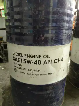 Oli mesin diesel 15W-40