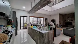 Rumah 2 tingkat modern - Limo