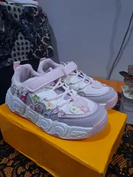 Sepatu Totobee Size 34