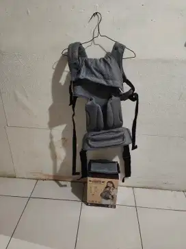 CuddleMe Wingme Carrier Premium Gendongan Depan Non Hipseat Preloved