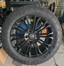 Dijual Velg Repl. Land Cruiser R20 PCD5x150 + Ban Toyo AT 4pcs.