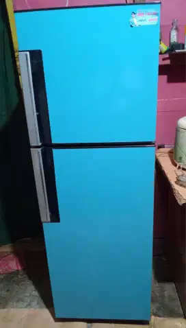Di jual kulkas aqua 2 pintu kondisi normal siap pakai