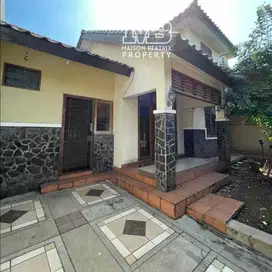 DISEWAKAN RUMAH SIAP HUNI SEMI FURNISH RAPI TERAWAT DI NUSA LOKA BSD