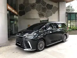 LEXUS LM350 H 7 SEATER