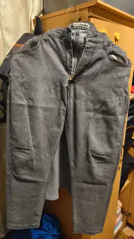 Celana jeans pria slimfit