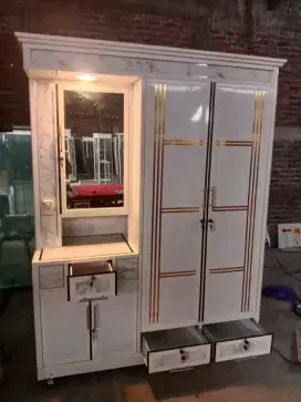 Lemari baju + tempat rias