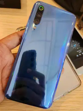 Xiaomi Mi9 8/128 blue dual sim on hp charger