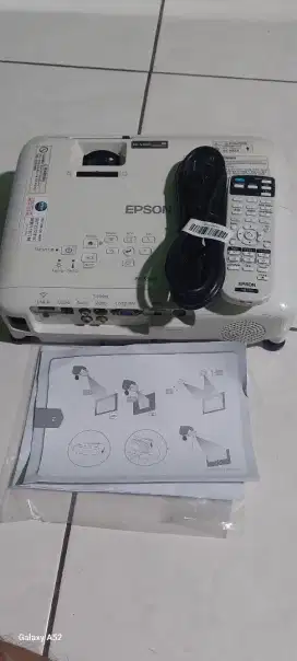 Epson EB S300 second