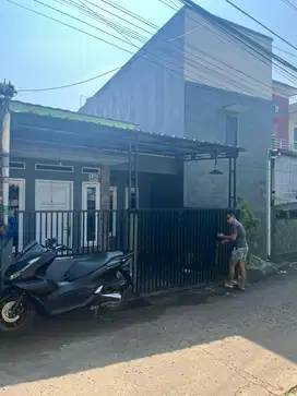 Di sewakan rumah pertahun pinggir jalan ke 2
