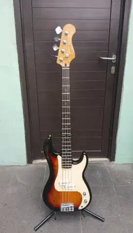 Precision bass Skylark