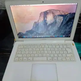 Macbook white 13 2009