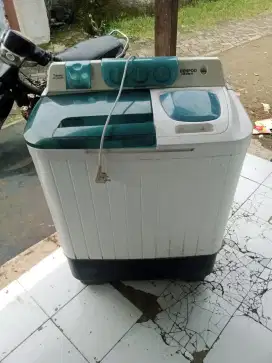 mesin cuci 2 tabung merek Denpoo
