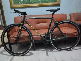 Sepeda Road Bike, merk United Reborn