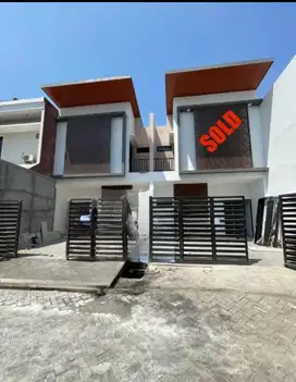 RUMAH KEMBAR 2 Lt BARU GRESS MODERN SIAP HUNI Sutorejo Timur
