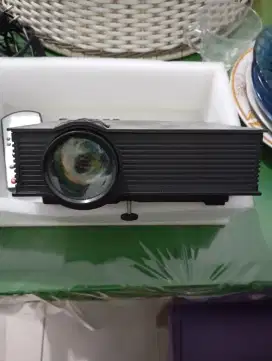 Dijual projektor mini merk UNIC produk japan
