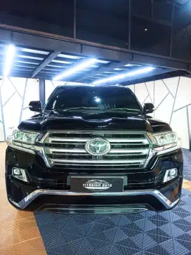 Toyota Landcruiser VXR 200 AT 2017 Facelift