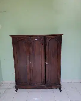 DIJUAL LEMARI JATI