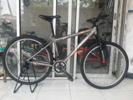 Sepeda gunung MTB polygon Monarch 3 alloy