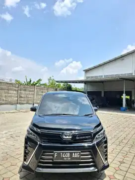 Voxy 2020 matic. Km 44rb antik