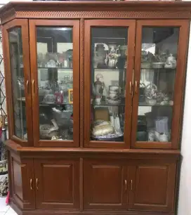 Lemari Pajangan