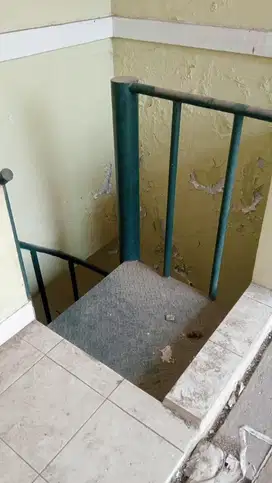 Tangga besi putar ulir