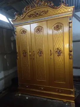 Lemari pintu 3 full kuning mas