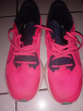 Specs Running 
Size 41 
Kondisi masih mulus
Maharin aja cod sekarang